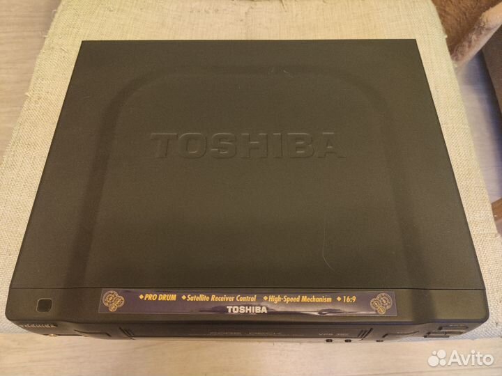 Видеомагнитофон Toshiba