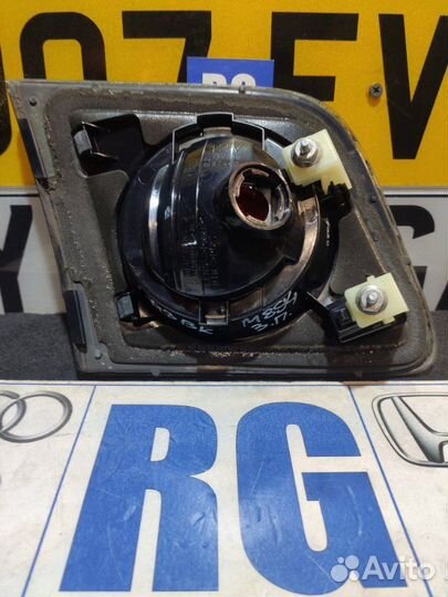 Фонарь крышки багажника правый Mazda 3 Bk седан