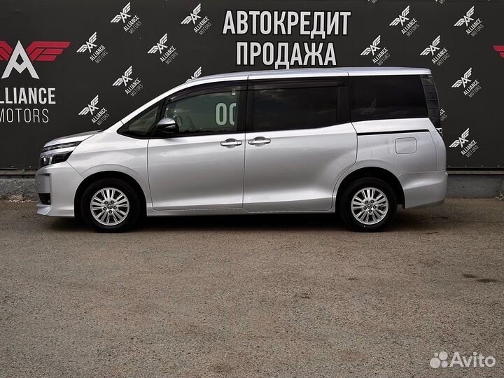 Toyota Voxy 2.0 CVT, 2016, 186 102 км