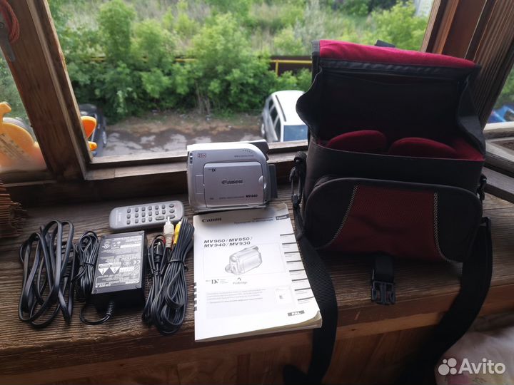 Цифровая видеокамера Canon MV 940
