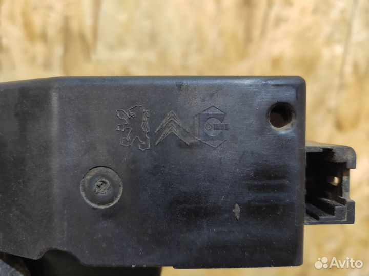 Замок крышки багажника Citroen C3