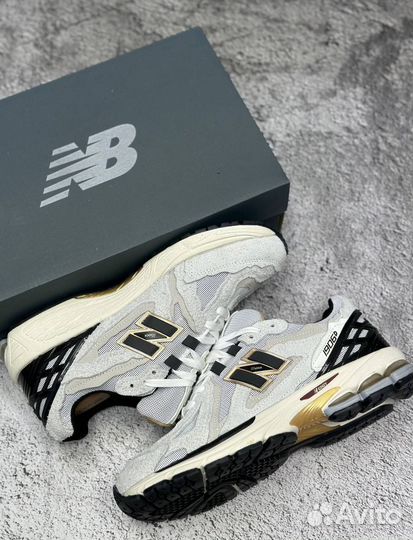 Женские кроссовки New Balance 1906