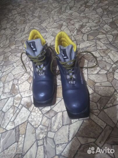 Лыжные ботинки