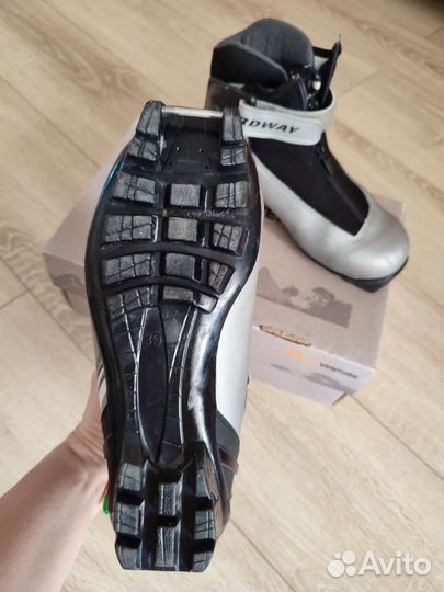 Ботинки лыжные