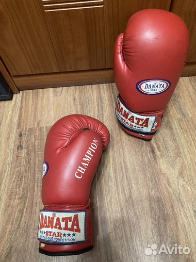 Боксерские перчатки