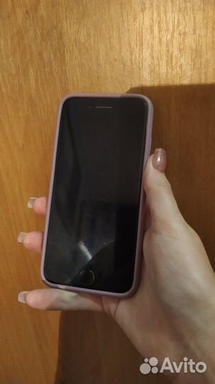 iPhone SE, 64 ГБ
