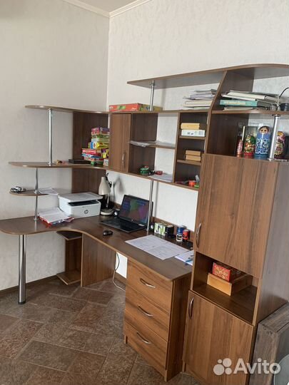 Угловой письменный стол