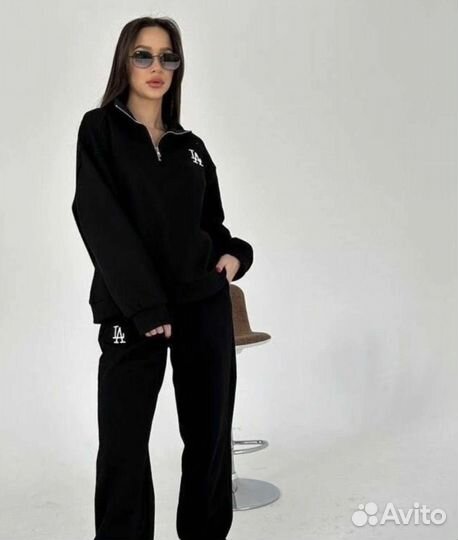 Спортивный костюм женский