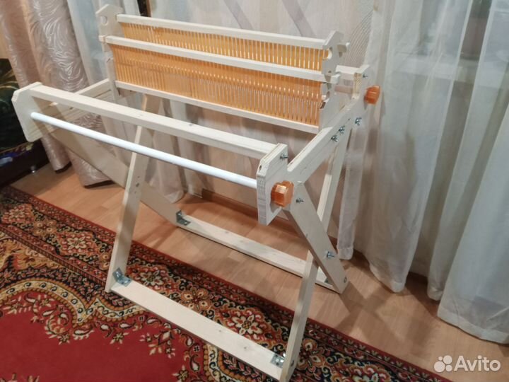 Ткацкий станок с подставкой