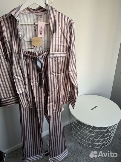 Домашний костюм в полоску victoria secret новый