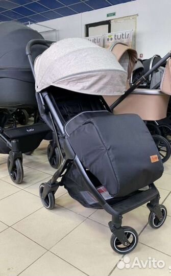 Прогулочная коляска новая carrello