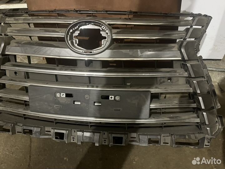 Решетка радиатора на лексус LX570