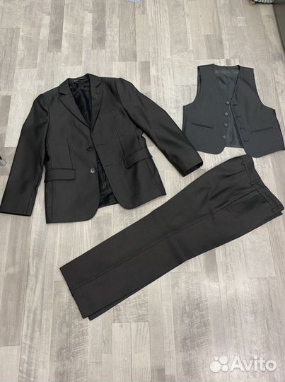 Костюм тройка для мальчика 128