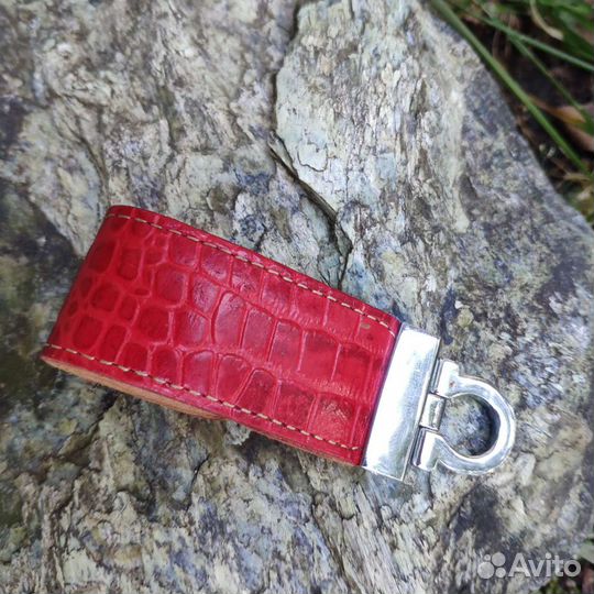 Флешка в кожаном чехле Крокодил