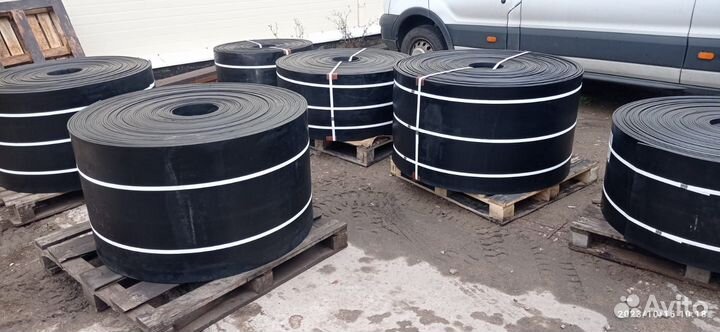 Куски конвейерных лент разных размеров