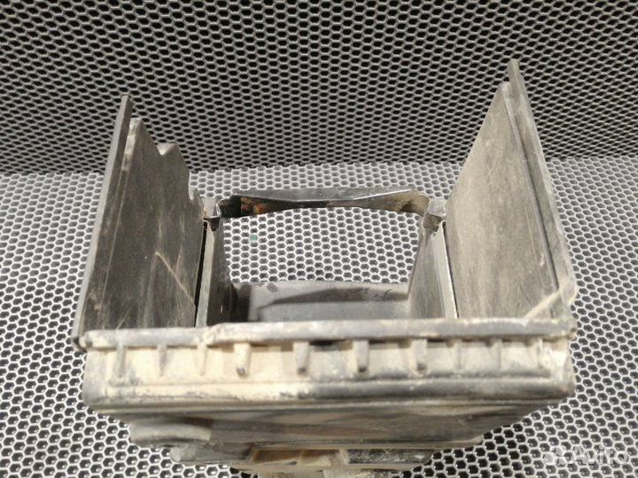 Площадка аккумулятора Ford Focus 3 седан 1.6 iqdb