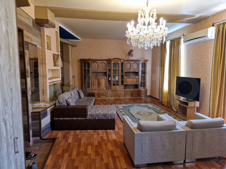 3-к. квартира, 110 м², 3/3 эт.