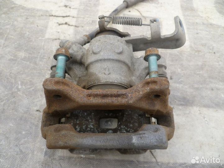 Мазда 3 Суппорт задний левый