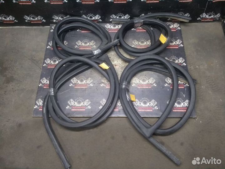 Уплотнитель двери Ниссан Примера Р12