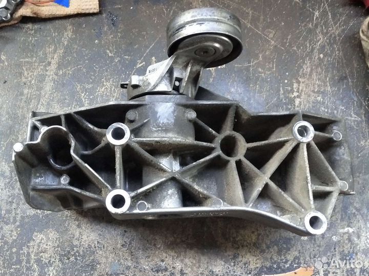 Кронштейн генератора volkswagen golf 4