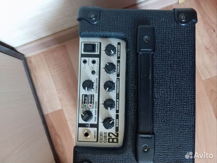 Басовый комбоусилитель