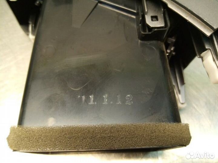 Дефлектор обдува правый Mitsubishi Outlander Xl