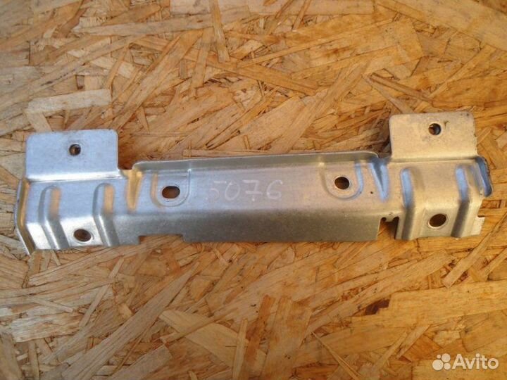 Кронштейн Volkswagen Touareg 7L6 BAR