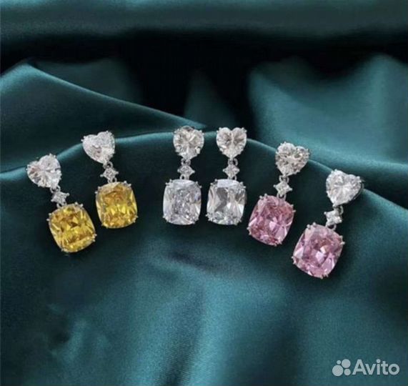 Серьги-пуссеты с искусственным бриллиантом