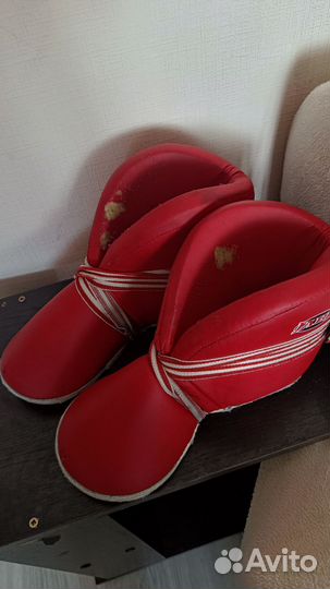 Для кикбоксинга шлем и перчатки