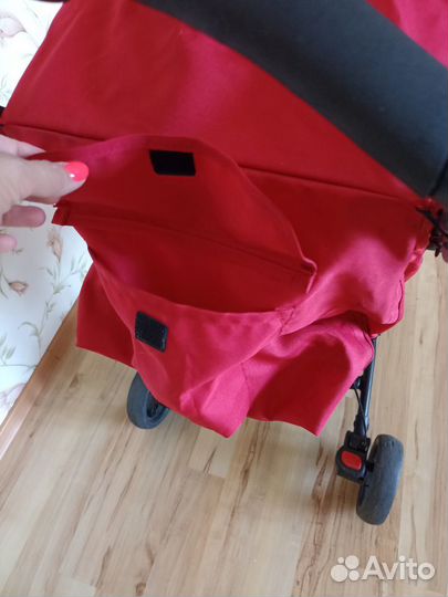 Коляска прогулочная. Коляска красная