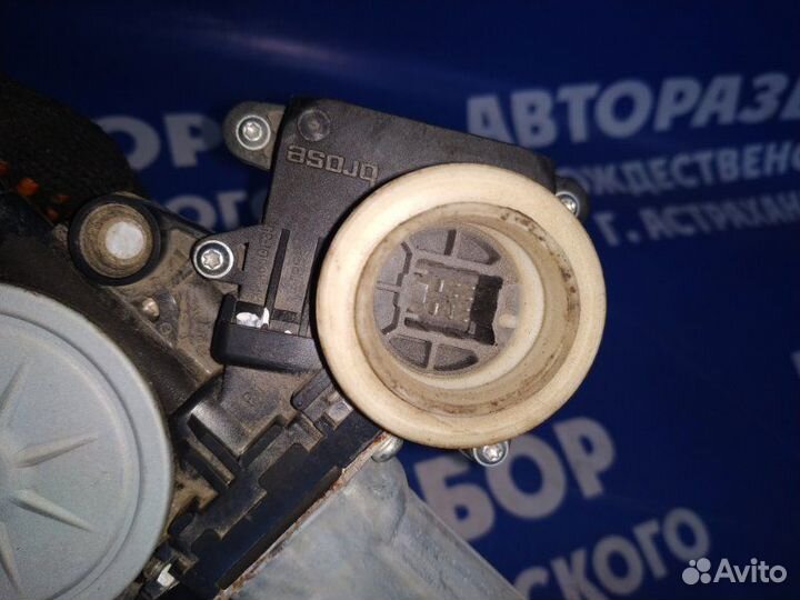 Задний левый стеклоподъёмник Toyota Camry 40 седан