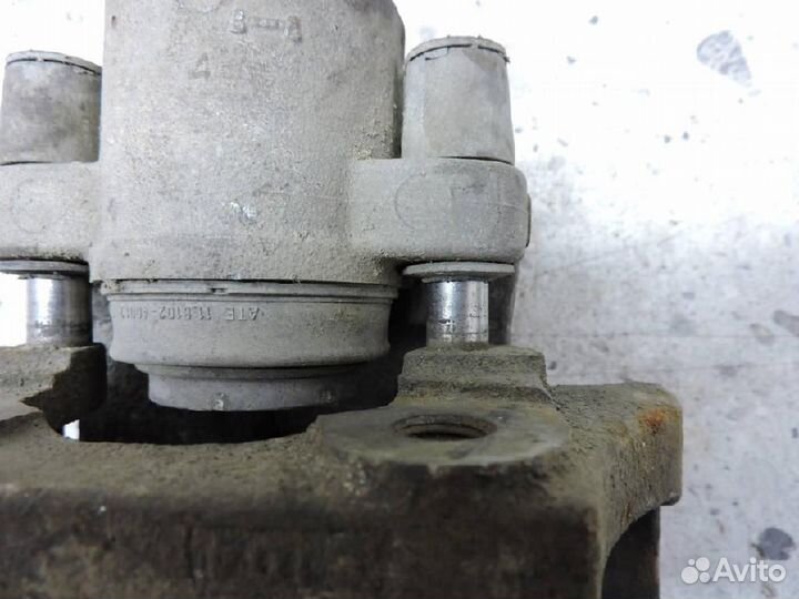 Суппорт задний правый BMW 5-Series/M5