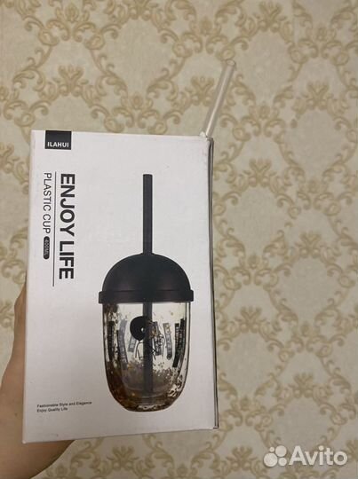 Стакан с трубочкой и крышкой для коктеля