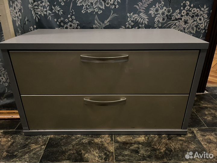 Тумба с выдвижными ящиками