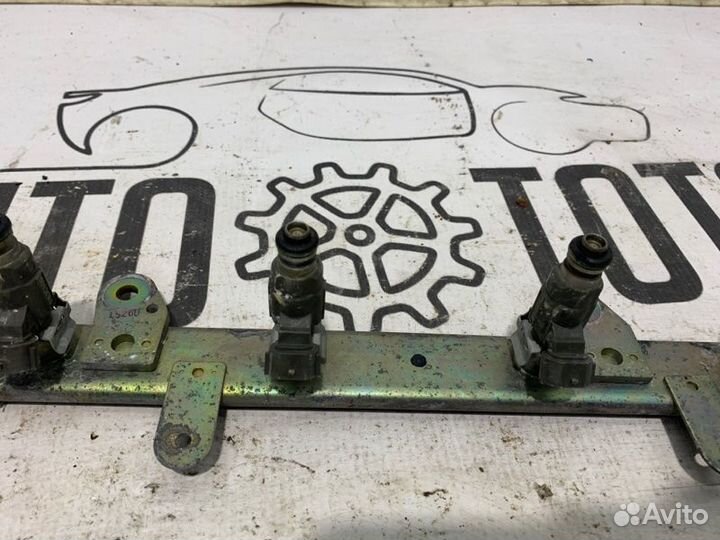 Рампа с форсунками Nissan X-Trail T30 QR20DE 2004