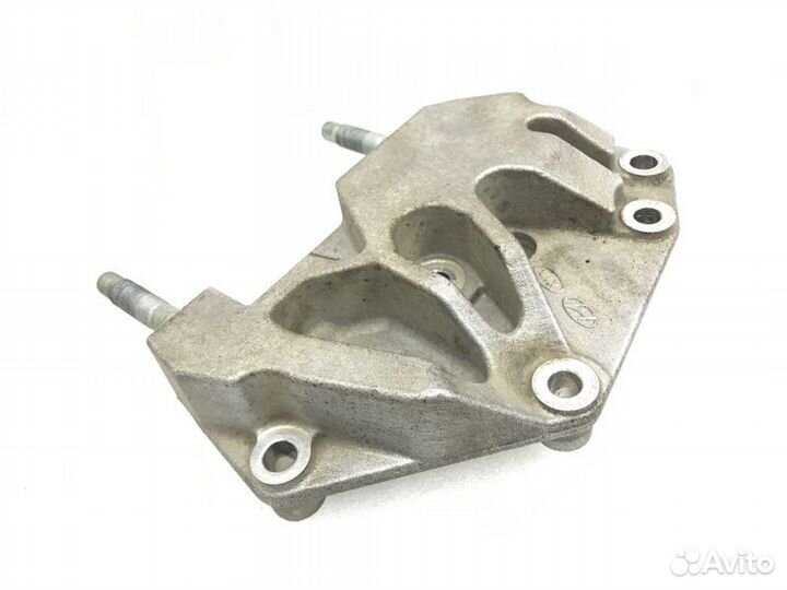 Кронштейн двигателя правый Kia K 5 5 G4KN 2021