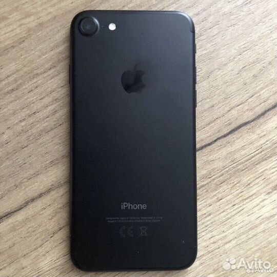 Телефон iPhone 7
