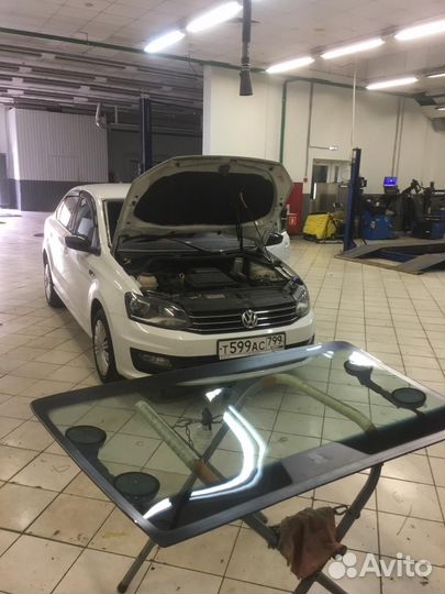 Лобовое стекло Volkswagen Polo