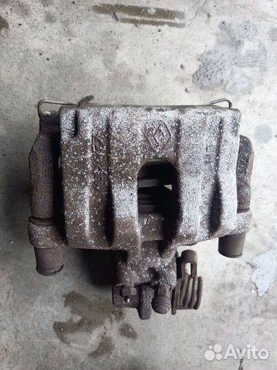 Суппорт задний левый Renault Laguna 2