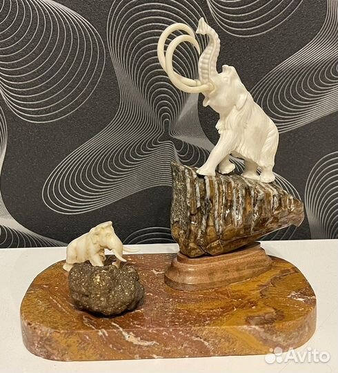 Вип сувенир. Мамонты. Бивень