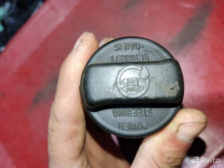 Крышка бачка гур Volkswagen Golf 3 хетчбек