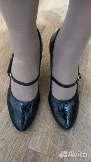 Туфли женские 39 размер черные на шпильке