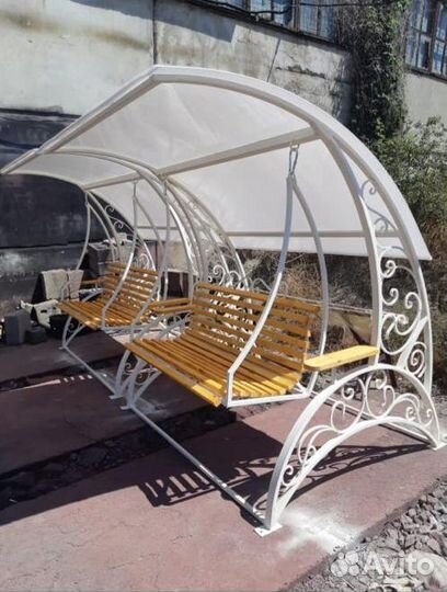 Кованные садовые качели