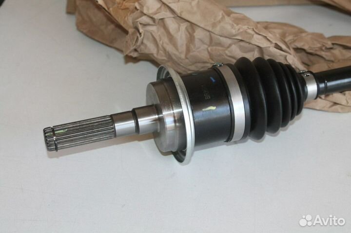 Привод пер/прав оригина Can-Am Commander 705401106