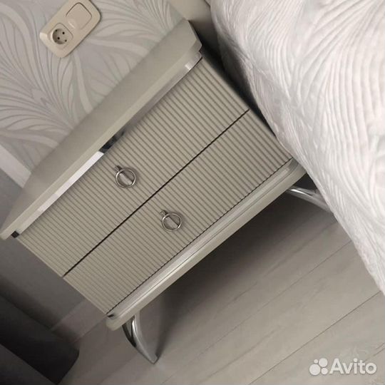 Тумбочка прикроватная