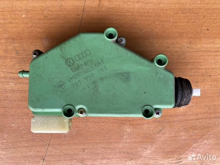 Активатор замка двери Vw Caravelle Т4 ACU 1995