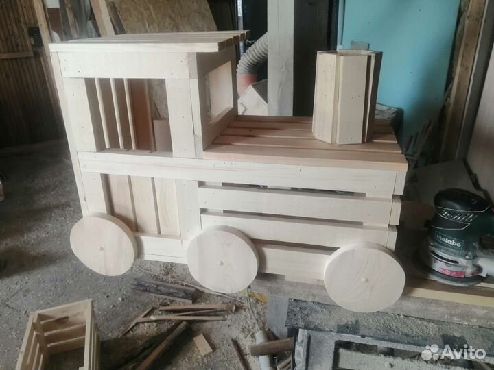 Садовая клумба-кашпо 