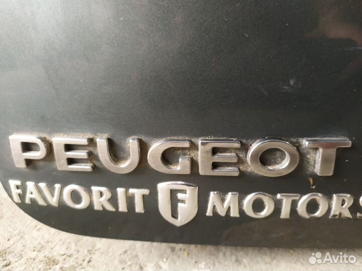 Peugeot 4007 эмблема, надпись багажника