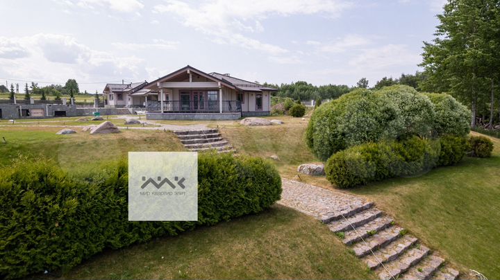 Дом 400 м² на участке 1,1 га