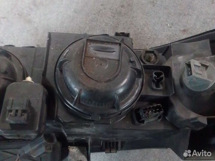 Фара правая Volvo V70 II (2000–2007)